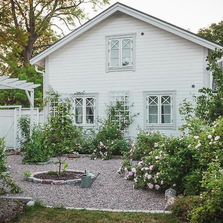 Vallby Cottage Enkoping Bagian luar foto